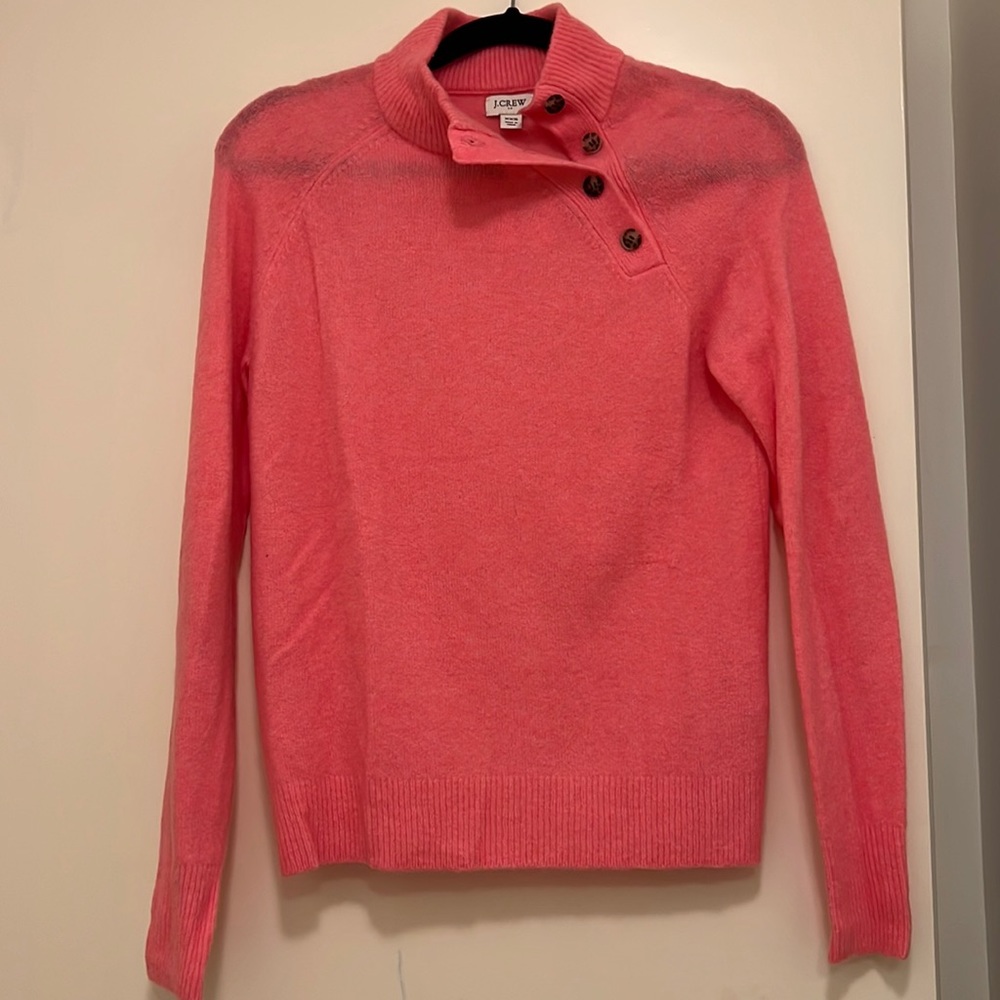 J.Crew NEW women’s soft pink sweater with tortoise button detail. Never worn.